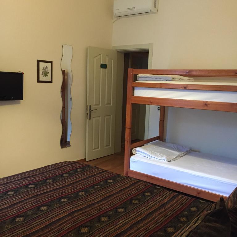 Nobel Hostel Istanboel Buitenkant foto
